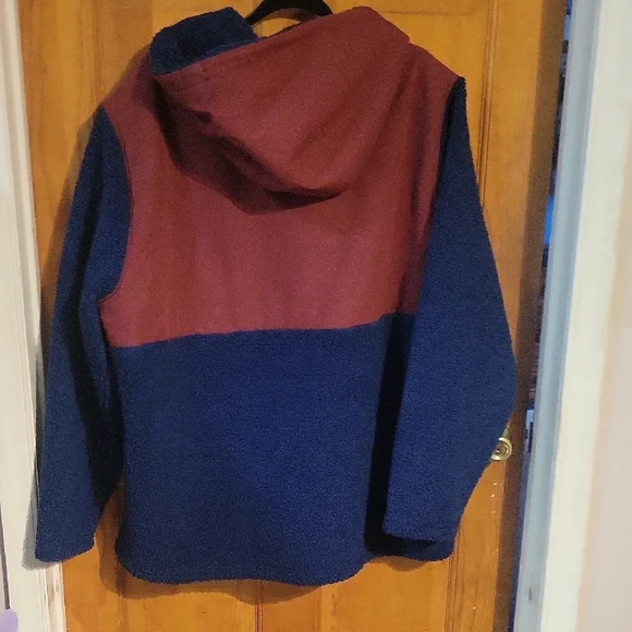 Hurley Blue and Red Puffer Jacket with Sporty Style - Picture 5 of 5
